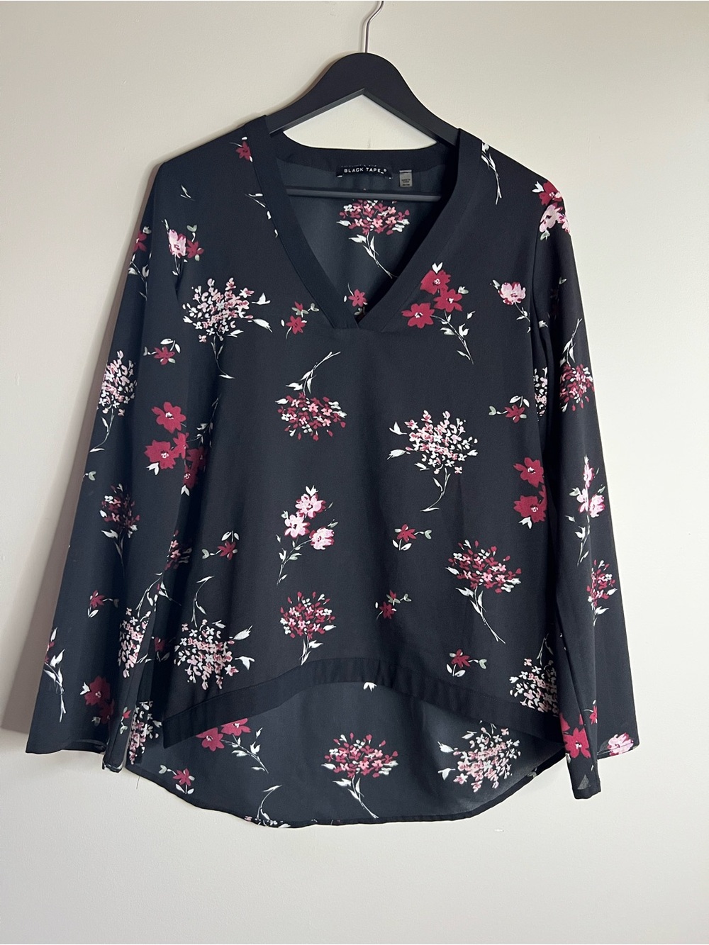 Black Tape Black Floral V-Neck Blouse Medium Long Sleeve Sheer Career Top
